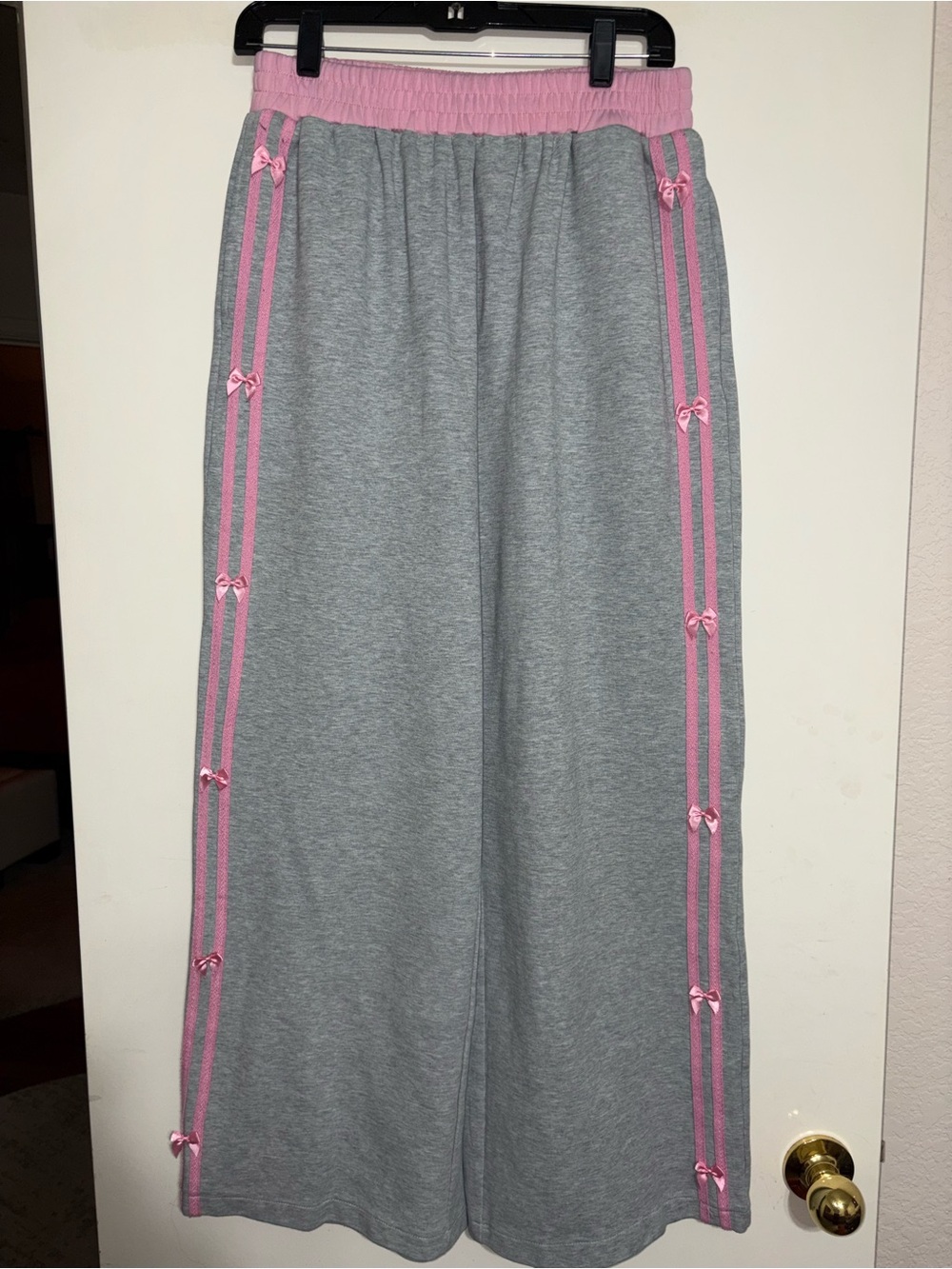 Aelfric Eden Gray Sweatpants with Pink Bows Sz L